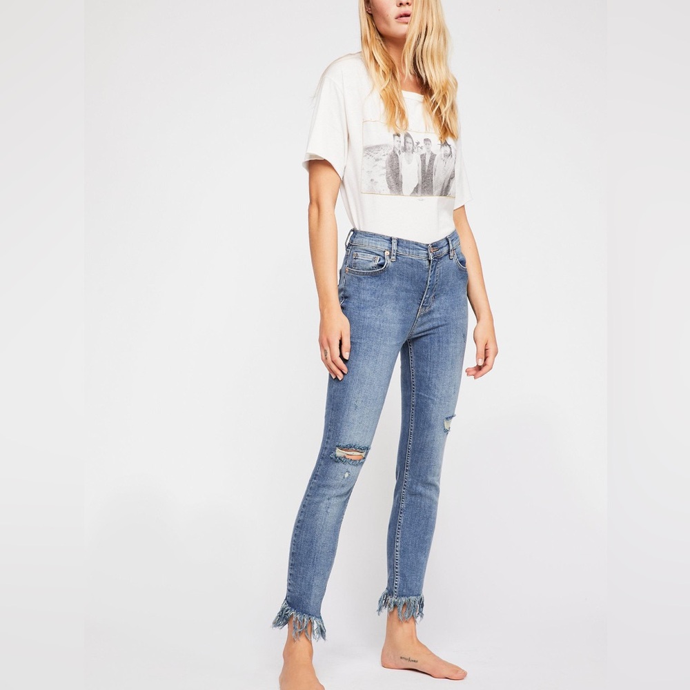 Free People Great Heights Frayed Skinny Jeans distressed knee shark bite Size 27